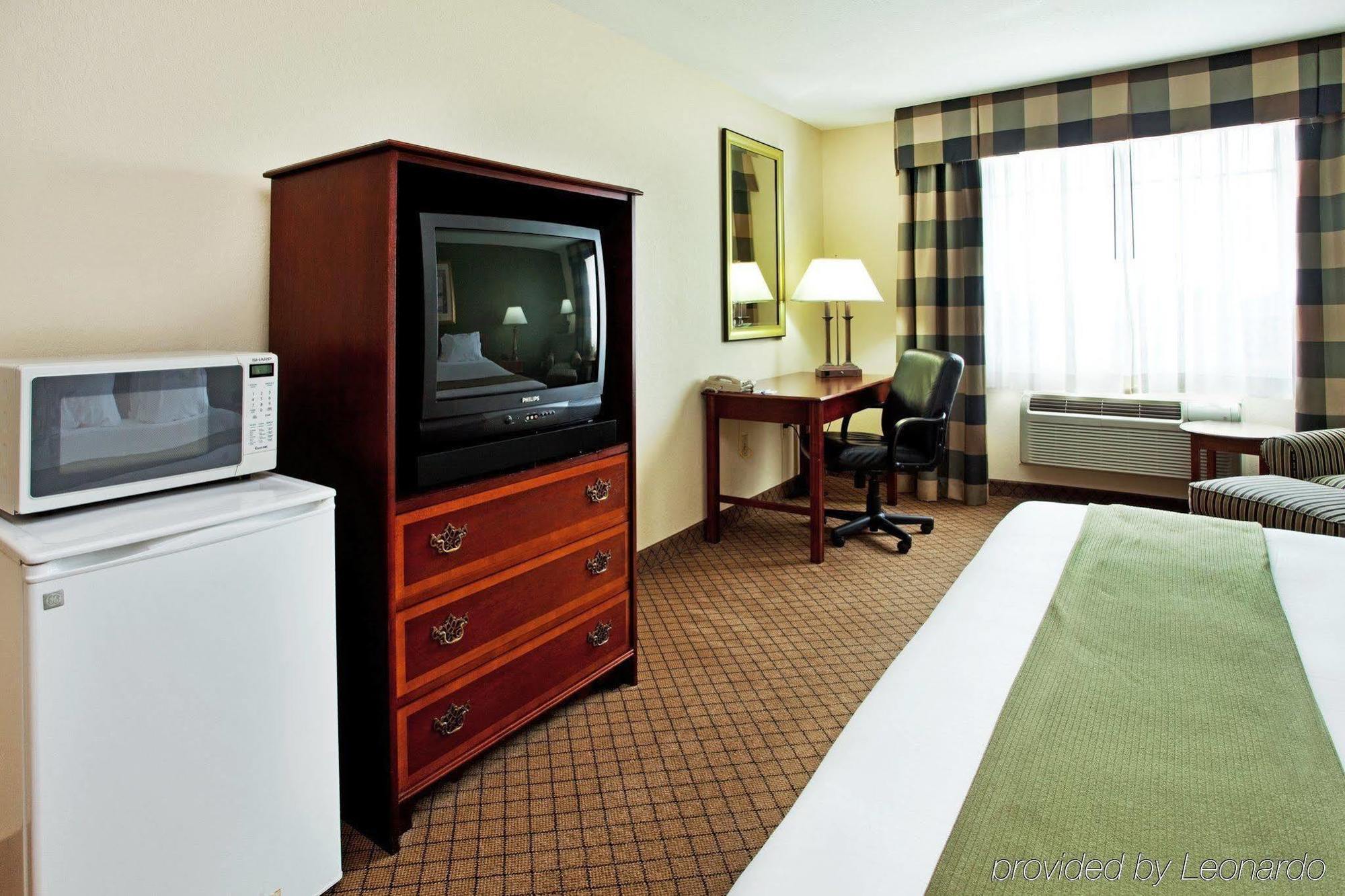 Holiday Inn Express Harvey-Marrero By Ihg Room photo